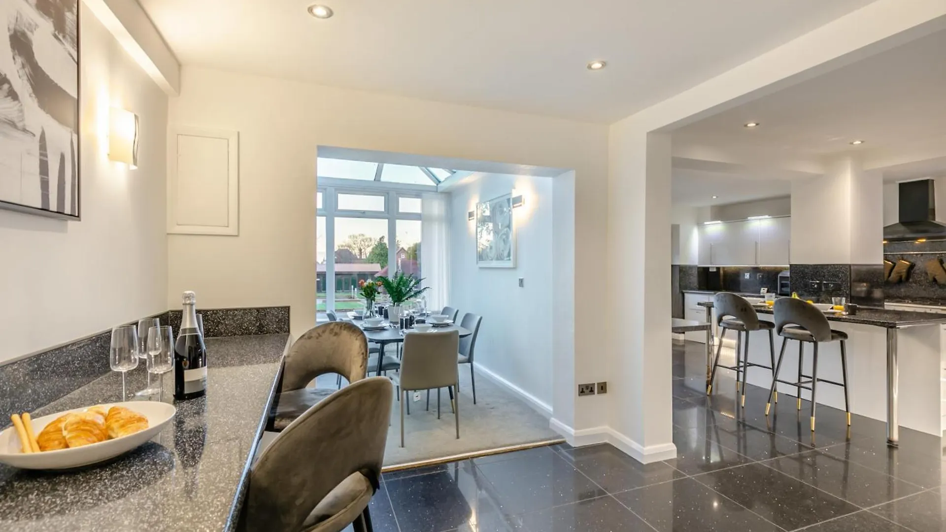 Holiday home Robinswood House - A Beautiful Family Home Near The Cotswold Gloucester