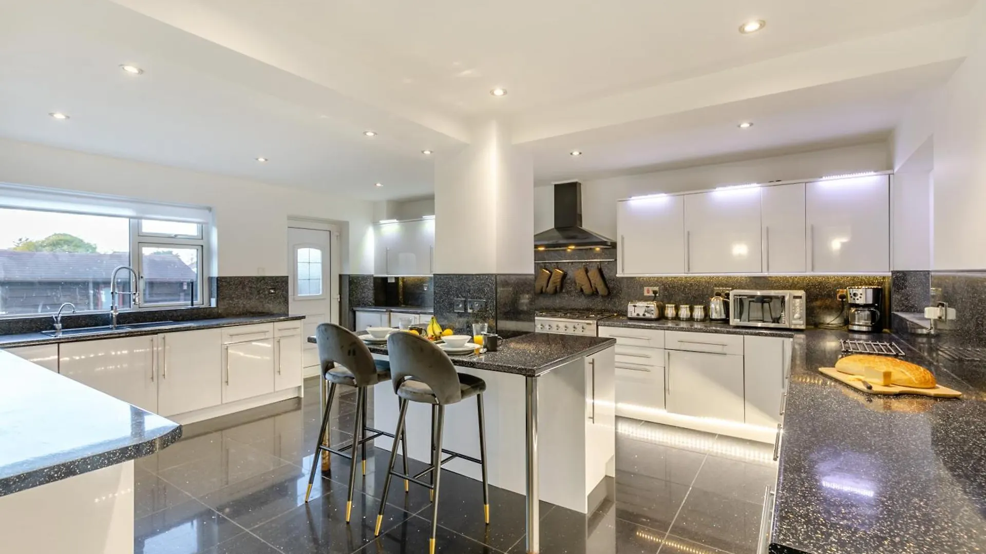 Robinswood House - A Beautiful Family Home Near The Cotswold Gloucester