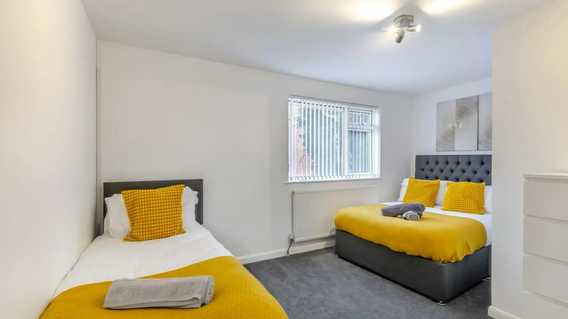 Robinswood House - A Beautiful Family Home Near The Cotswold Gloucester 0*,  United Kingdom